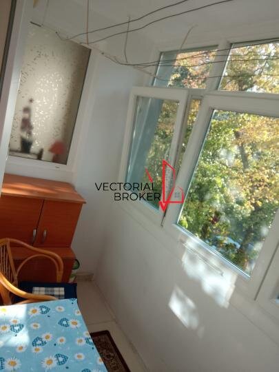 Titan, Potcoava, 3 camere semidecomandate, et. 2, 60 mp, bloc caramida,